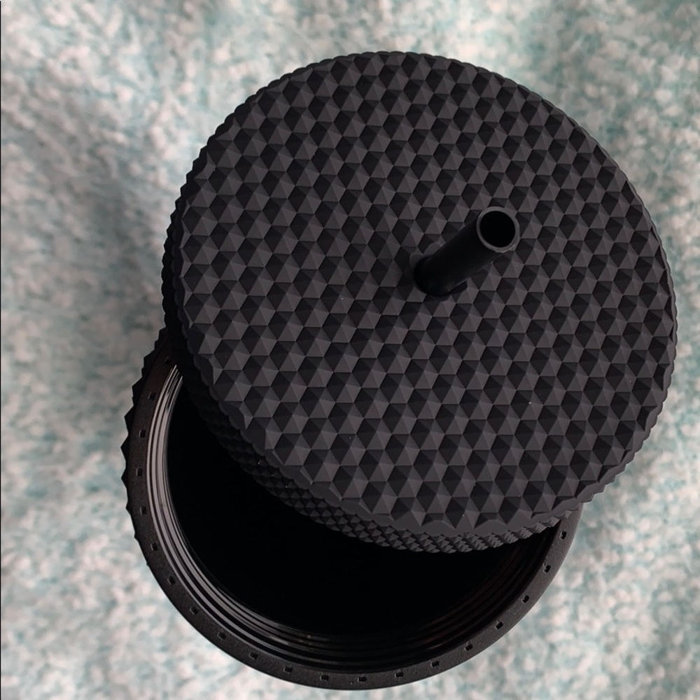 Starbucks 2021 black matte Valentines Day Studded - Picture 4 of 4